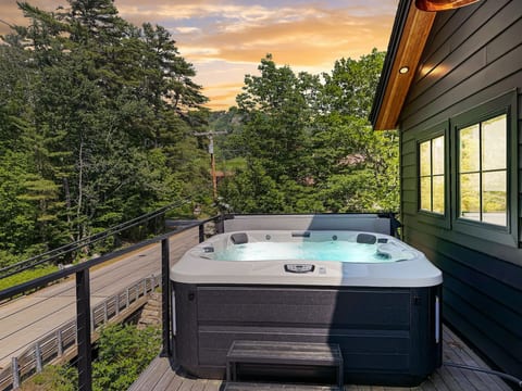Highmark Haus | Luxe, Base of Cranmore, Hot Tub