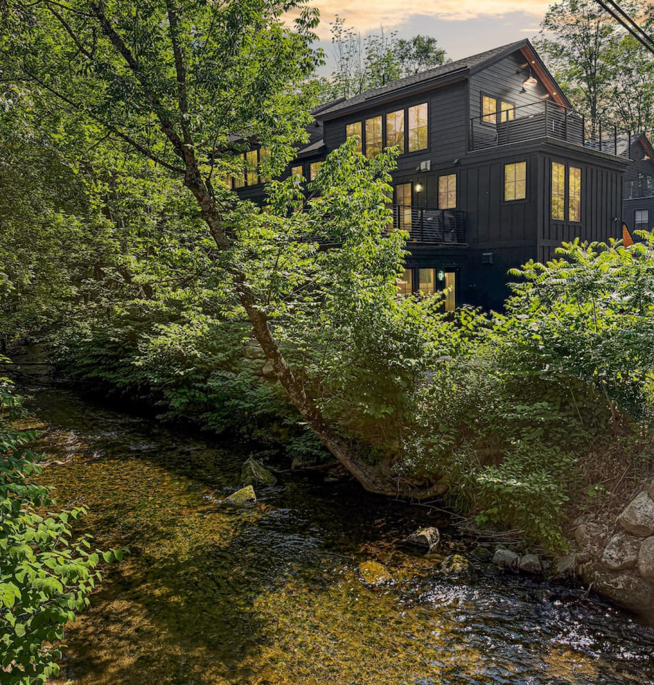 highmark-haus-or-luxe-base-of-cranmore-hot-tub/