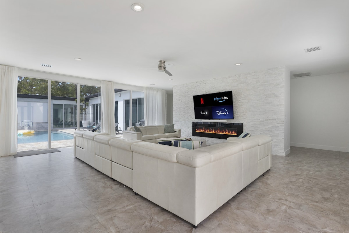 Equestrian Stay | Heated Pool, Game Room, Fire Pit