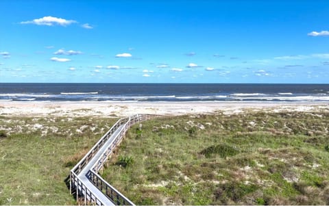 Private walkway to beach 