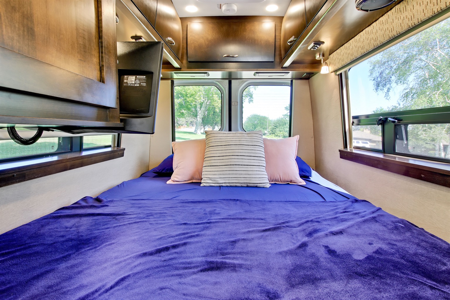 luxury-coachmen-galleria-class-b-motorhome/