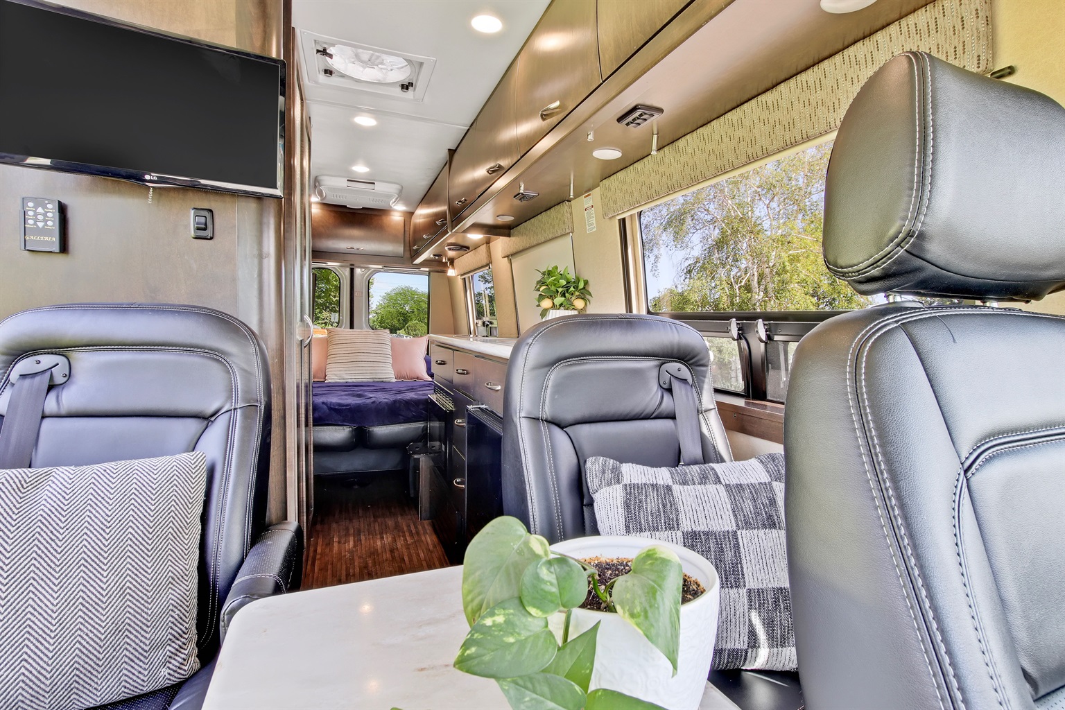 luxury-coachmen-galleria-class-b-motorhome/