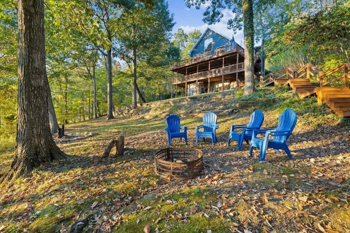 charming-lakefront-4br-3ba-estate-on-rough-river/