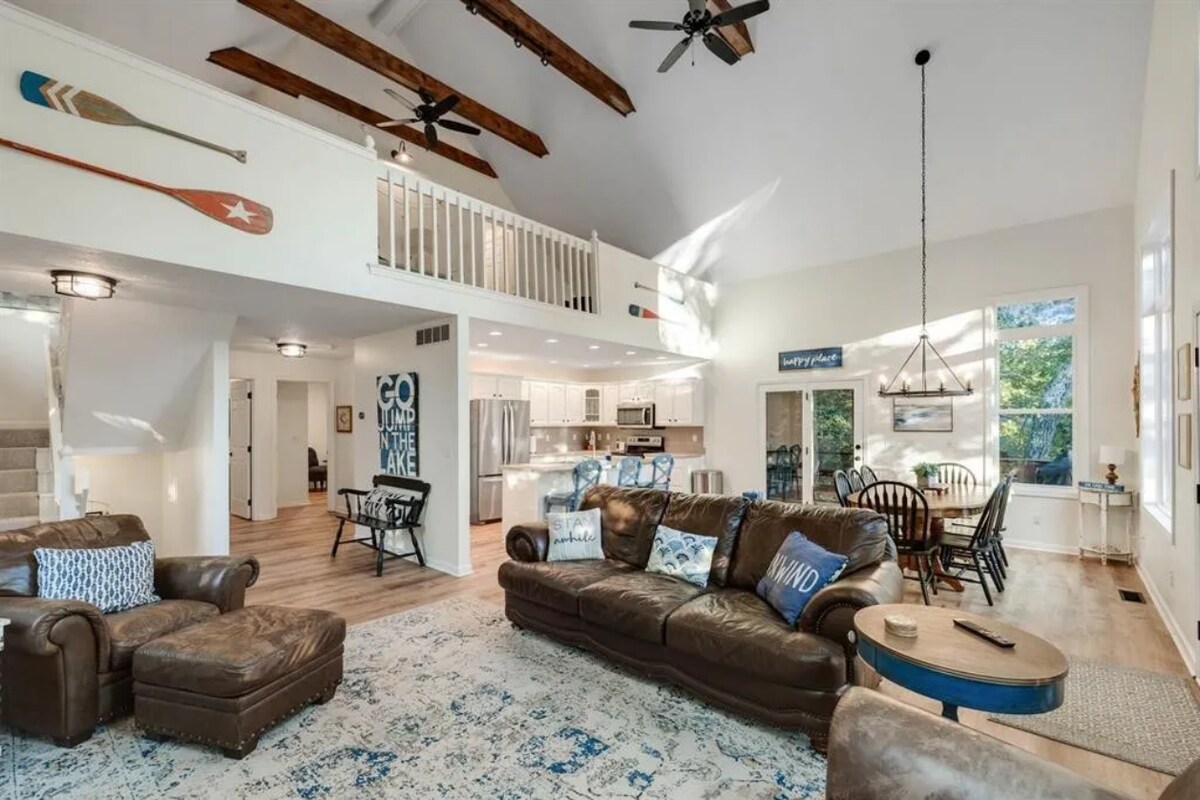 charming-lakefront-4br-3ba-estate-on-rough-river/