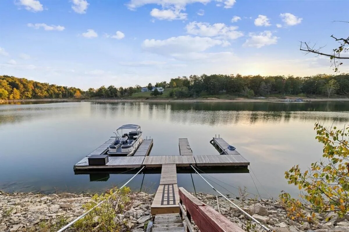 charming-lakefront-4br-3ba-estate-on-rough-river/