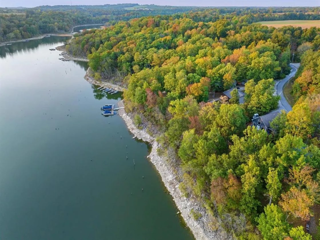 charming-lakefront-4br-3ba-estate-on-rough-river/