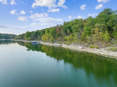 Charming Lakefront 4br/3ba Estate on Rough River!