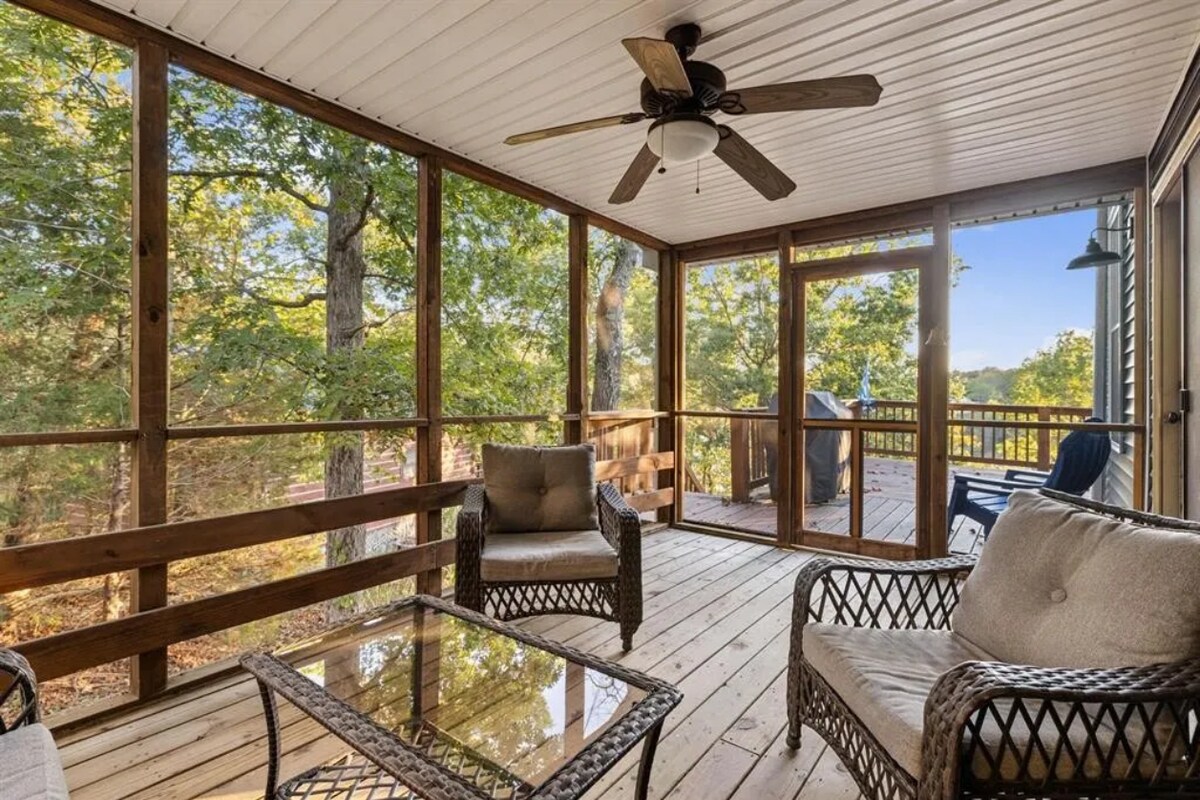 charming-lakefront-4br-3ba-estate-on-rough-river/