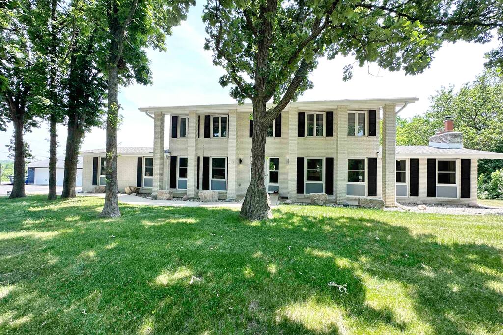 englishprairiebnb-or-8-bedrooms-or-4.5-baths/