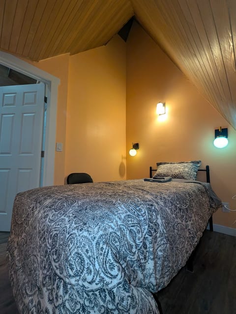 The Queen Anne Room - 10 min bus to downtown