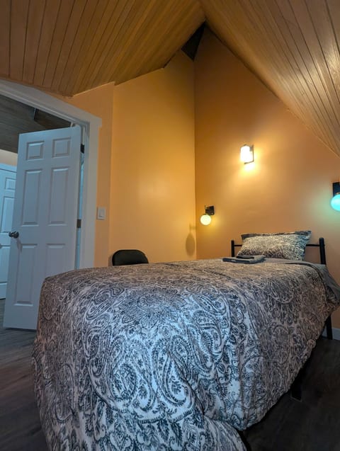 The Queen Anne Room - 10 min bus to downtown