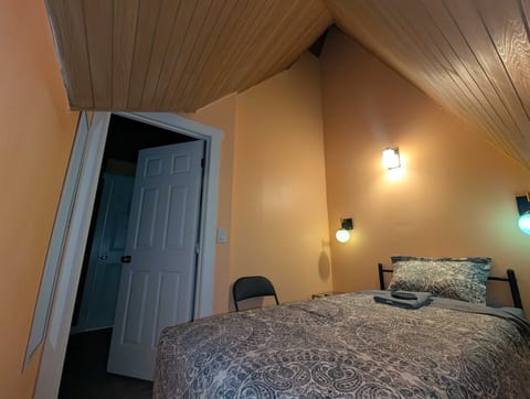 The Queen Anne Room - 10 min bus to downtown