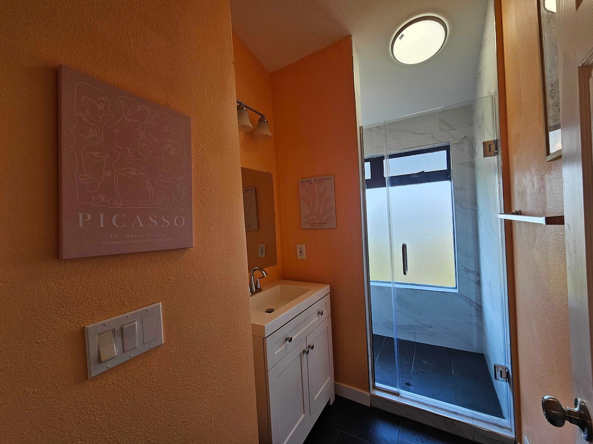 the-queen-anne-room-10-min-bus-to-downtown/