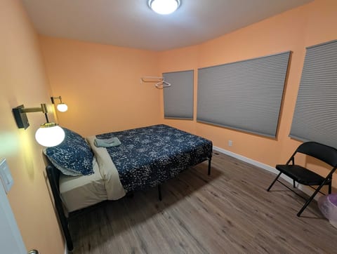The Northwest Room - 10 min bus to downtown