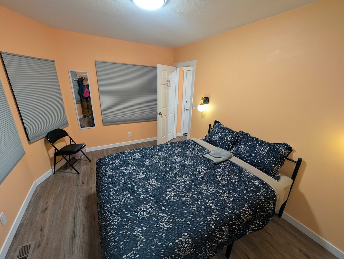 the-northwest-room-10-min-bus-to-downtown/