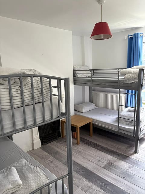 Twin room with shared bathroom in Central London | Elephant and Castle, Zone 1