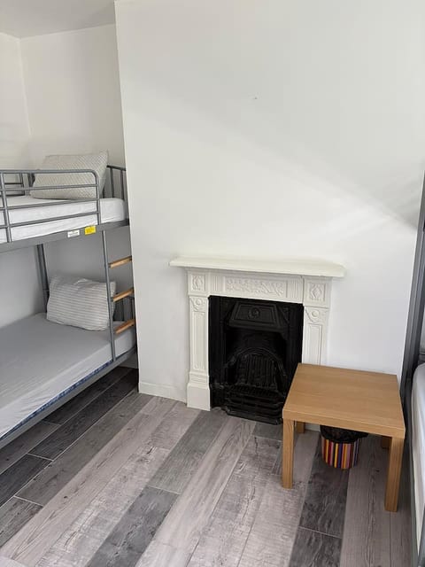Twin room with shared bathroom in Central London | Elephant and Castle, Zone 1