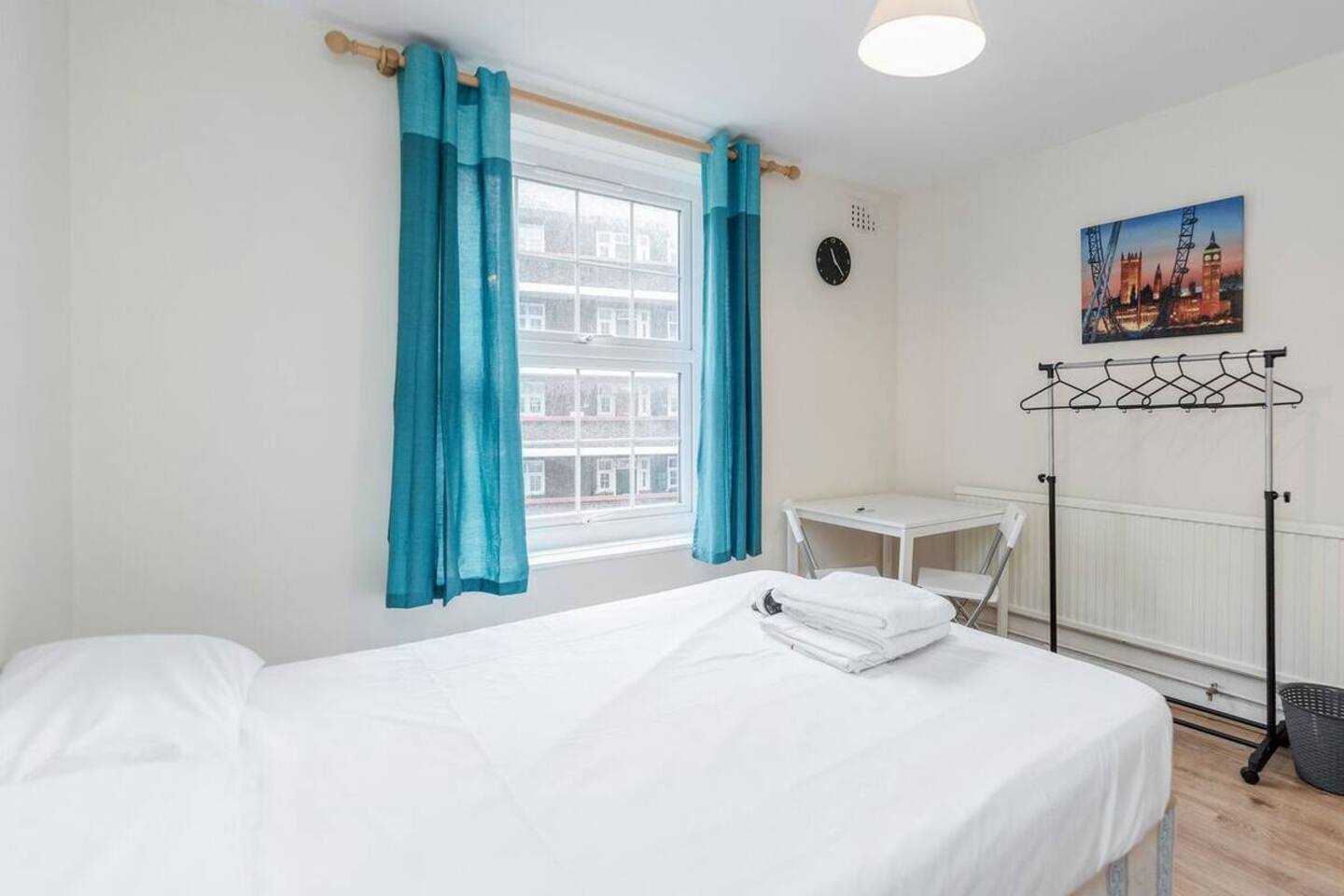 Double room with shared bathroom in Central London  |  Elephant and Castle, Zone 1