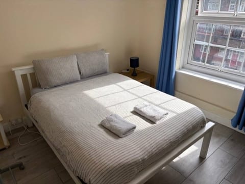 Double room with shared bathroom in Central London | Elephant and Castle, Zone 1