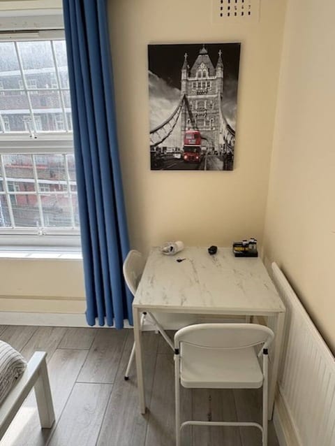Double room with shared bathroom in Central London | Elephant and Castle, Zone 1