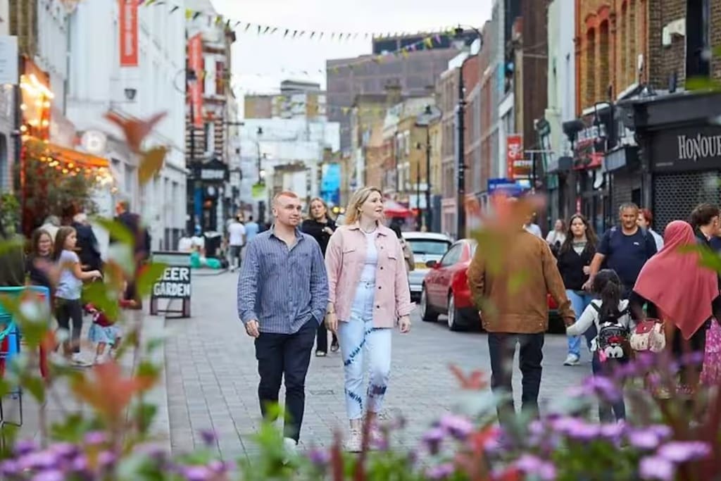 double-room-with-shared-bathroom-in-central-london-or-waterloo-zone-1/