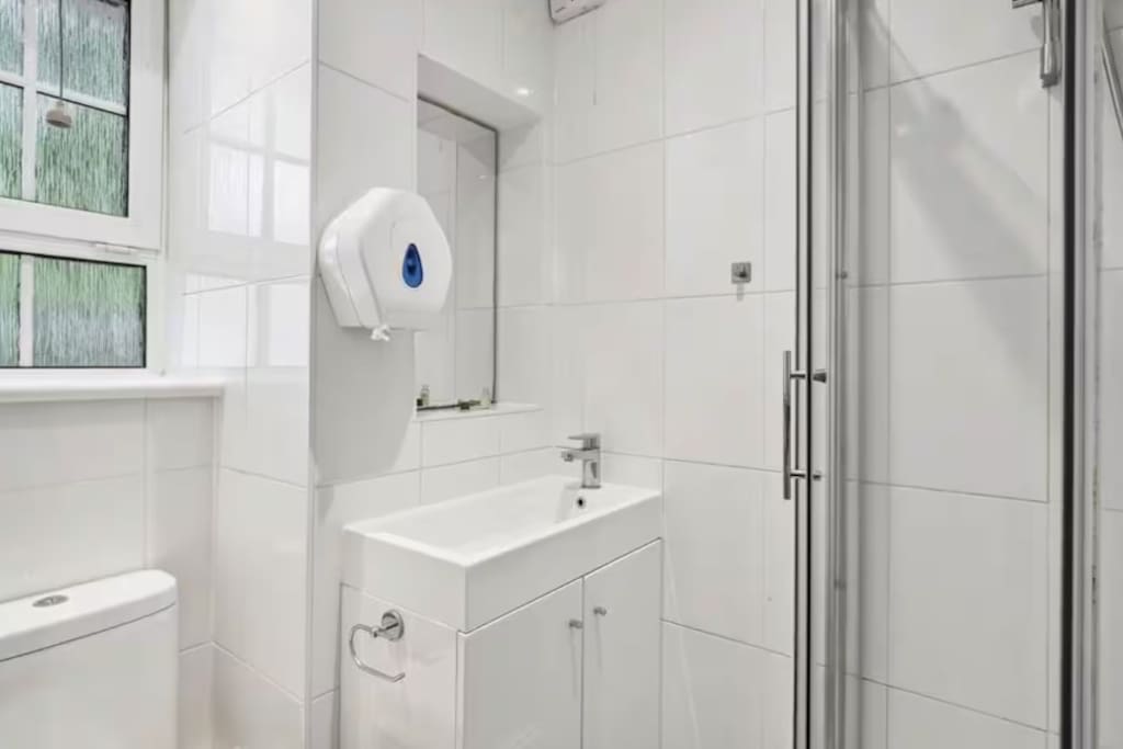 double-room-with-shared-bathroom-in-central-london-or-waterloo-zone-1/