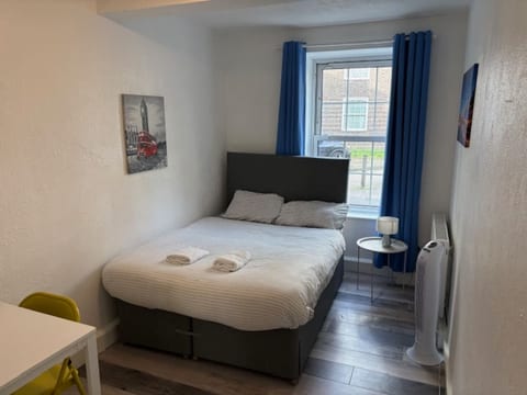 Triple room with shared bathroom in Central London | Elephant and Castle, Zone 1
