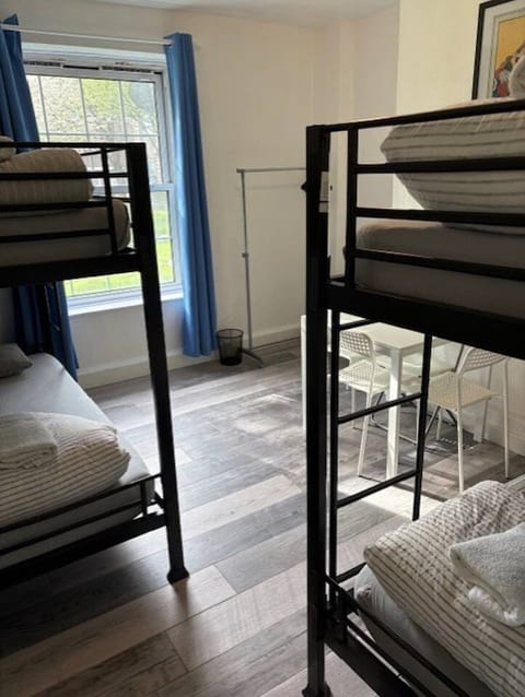 Twin room with shared bathroom in Central London | Elephant and Castle, Zone 1
