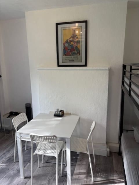 Twin room with shared bathroom in Central London | Elephant and Castle, Zone 1