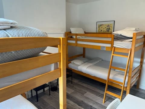 Twin room with shared bathroom in Central London | Elephant and Castle, Zone 1
