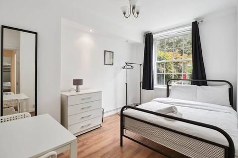 Triple room with shared bathroom in Central London | Waterloo, Zone 1