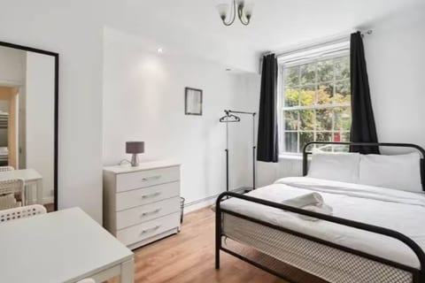 Triple room with shared bathroom in Central London | Waterloo, Zone 1