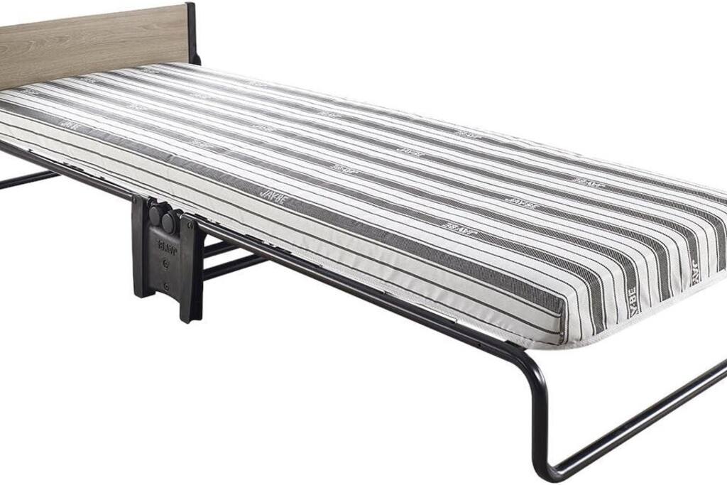 twin-room-with-shared-bathroom-in-central-london-or-waterloo-zone-1/