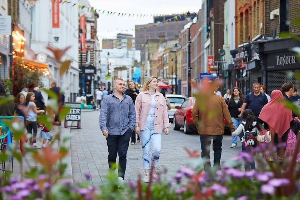 twin-room-with-shared-bathroom-in-central-london-or-waterloo-zone-1/