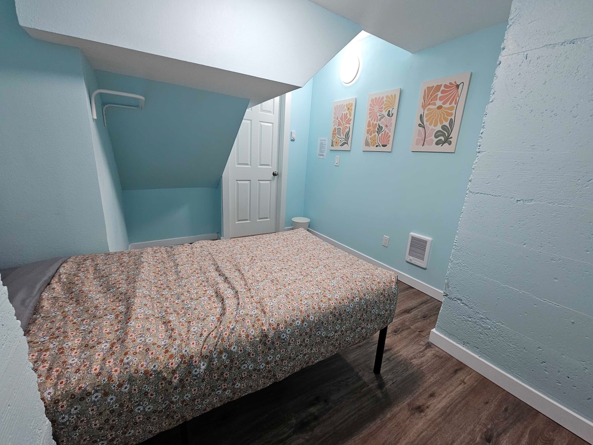 the-origami-room-10-min-bus-to-downtown/