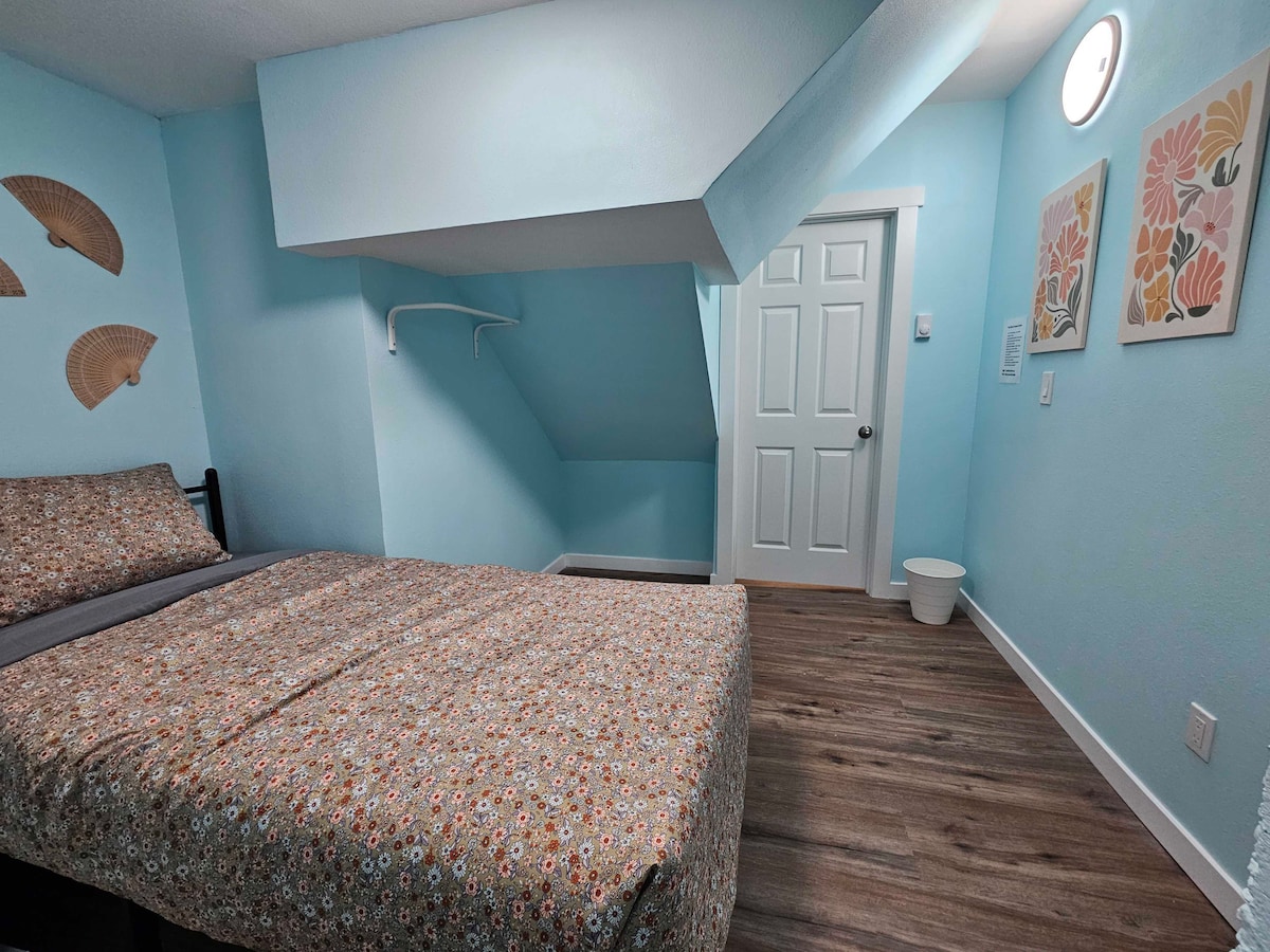 the-origami-room-10-min-bus-to-downtown/