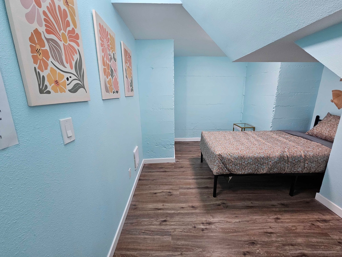 the-origami-room-10-min-bus-to-downtown/