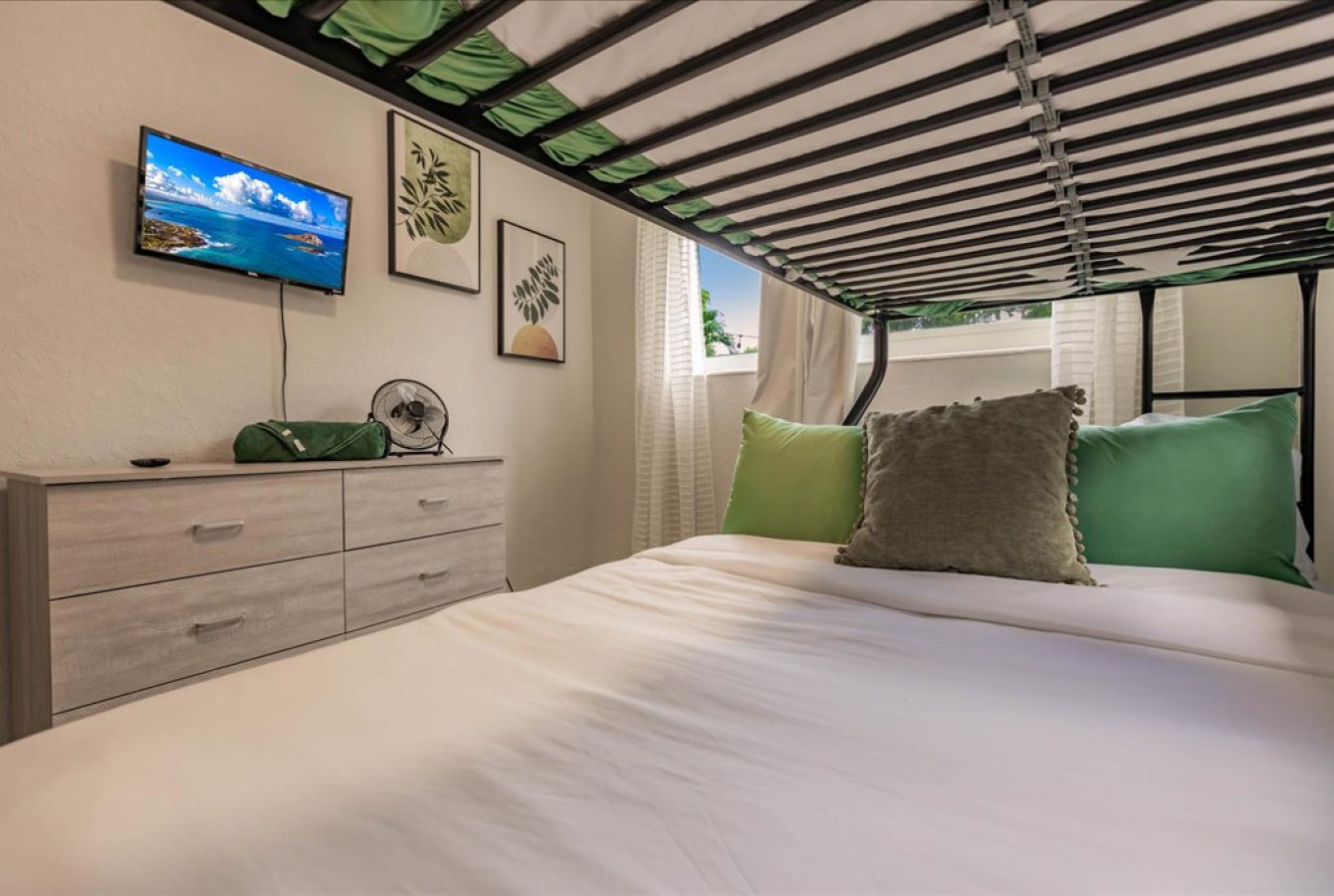 Palm Tree Paradise in Dania Beach - Dania Beach