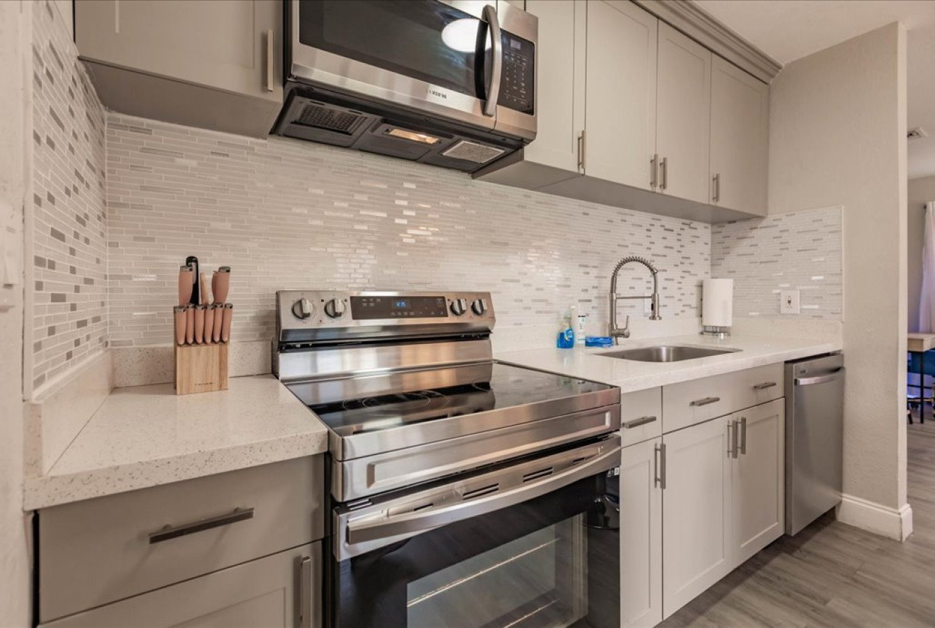 Palm Tree Paradise in Dania Beach - Dania Beach