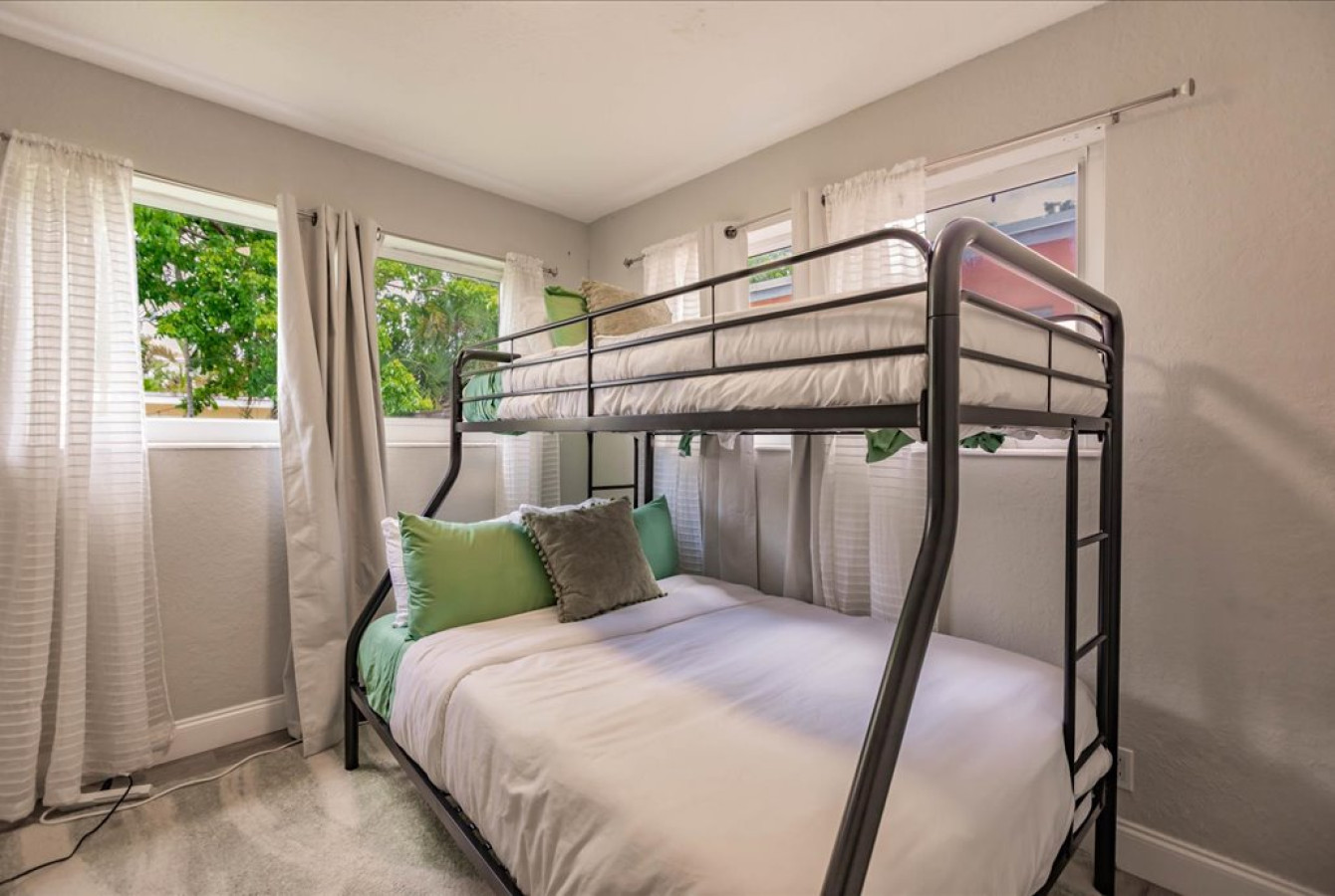 Palm Tree Paradise in Dania Beach - Dania Beach