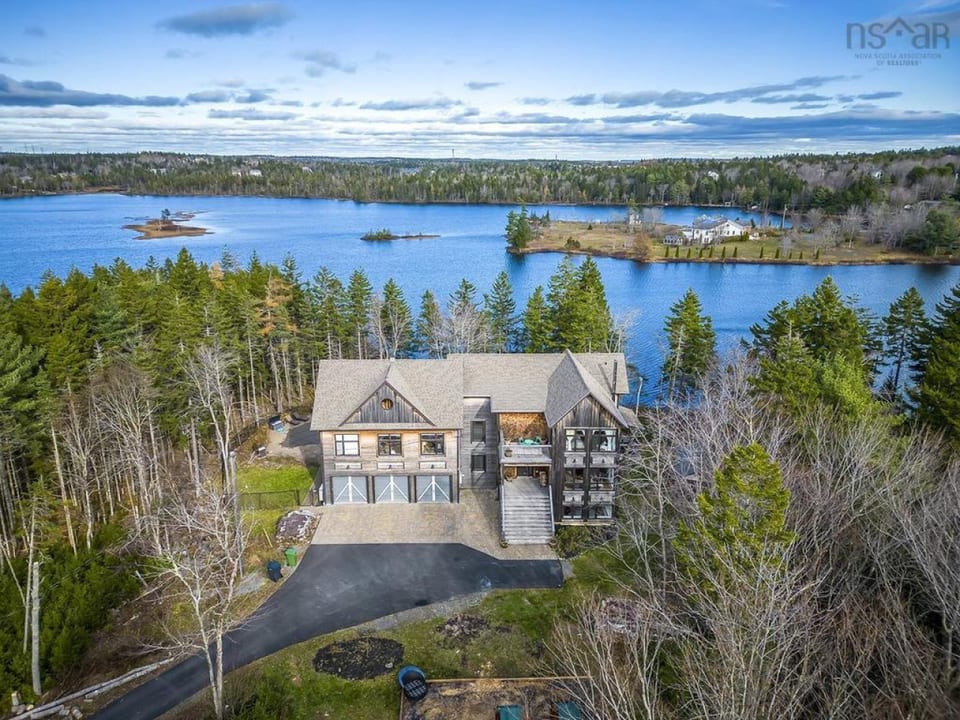 Manoir privé en bord de lac sur le lac Schmidt - Hammonds Plains