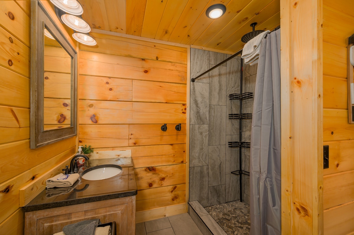 New 2 Bed 2 Bath Gatlinburg