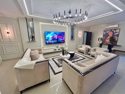 George Residence – Stylish & Spacious 2BR in Ikoyi