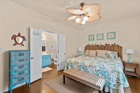 Family Island Hideaway- Pool+Yard, 5 min to Beach