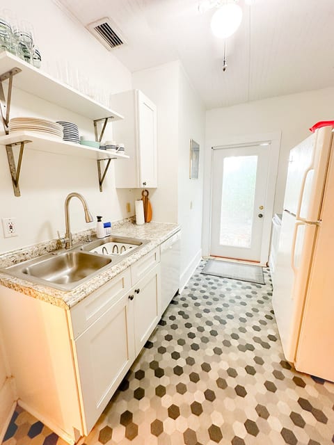 Fully equipped kitchen.