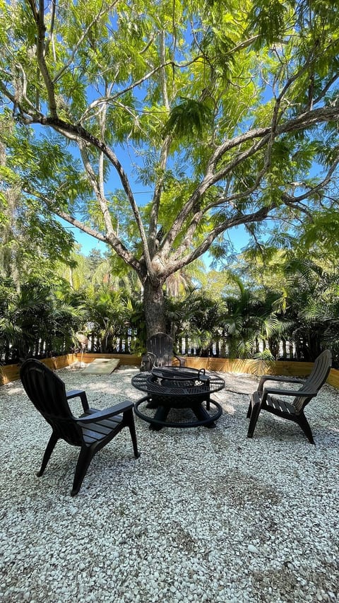 Adorable Bungalow near beach, DT. Pet & Bike. image 2