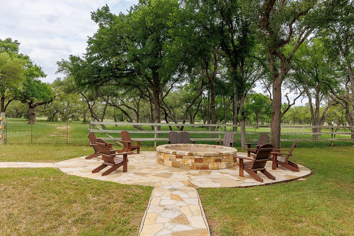 Whispering Oaks Estate Pool Cabana Firepit 10 Acre image 153