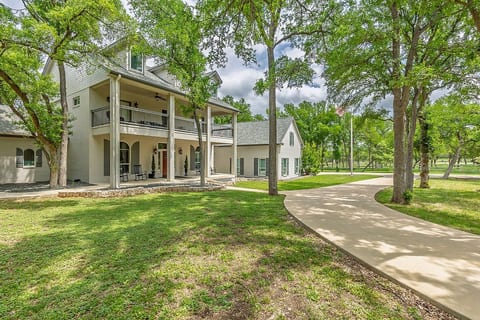 Whispering Oaks Estate