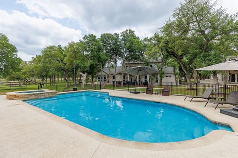 Whispering Oaks Estate