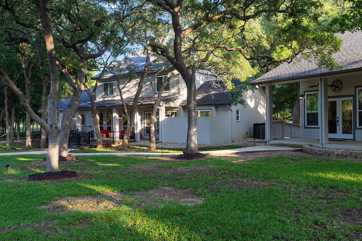 Whispering Oaks Estate Pool Cabana Firepit 10 Acre image 20